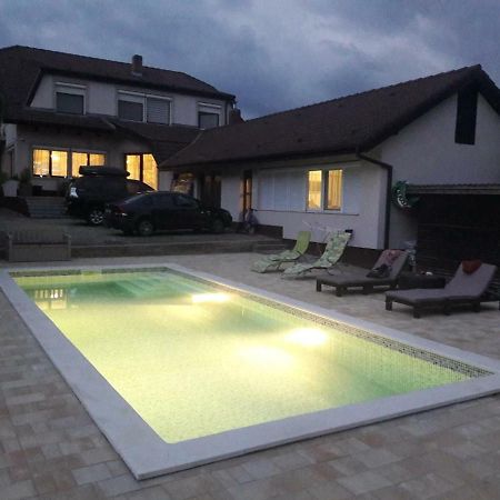 Respect Apartament Heviz Bagian luar foto