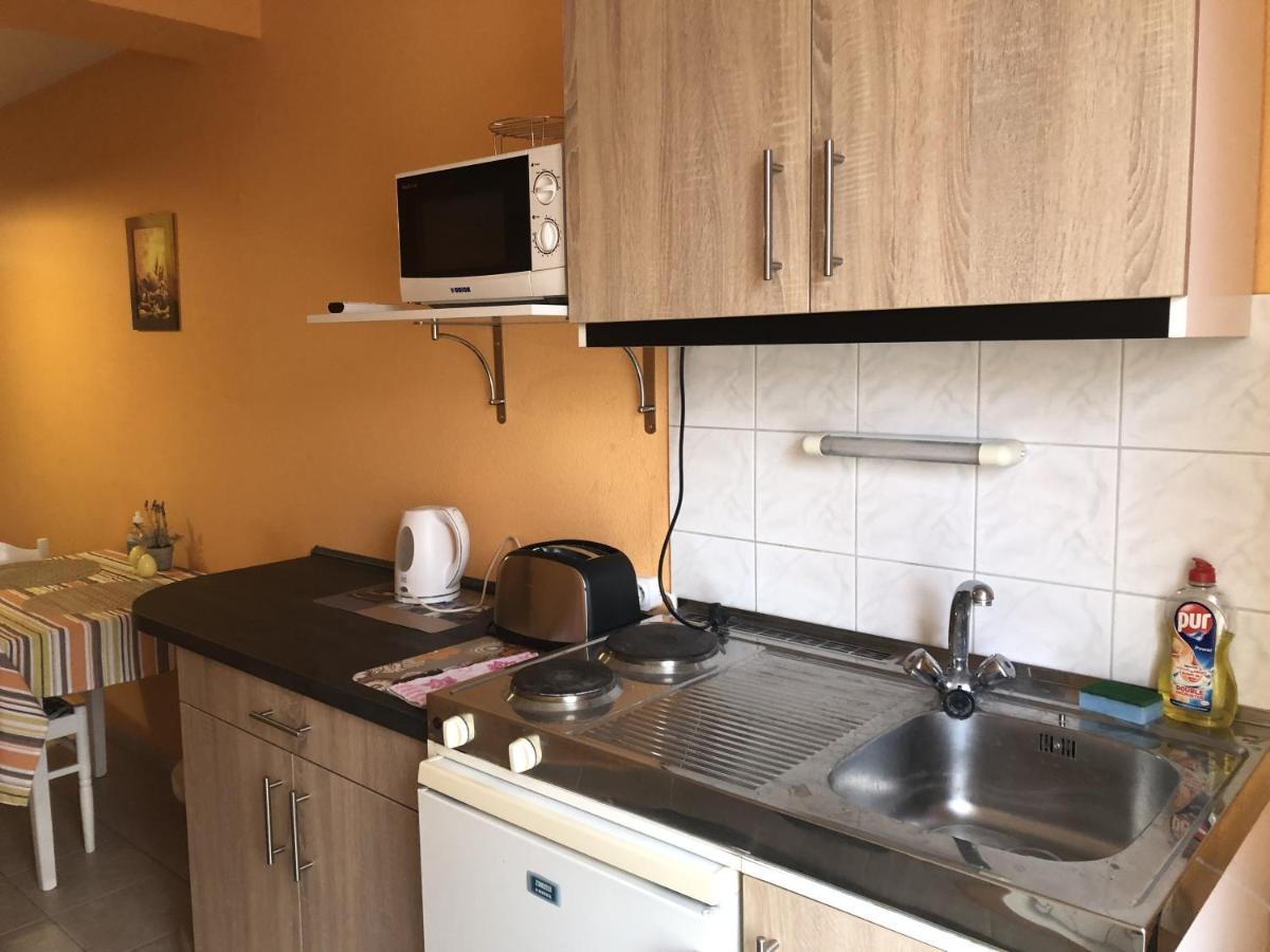 Respect Apartament Heviz Bagian luar foto