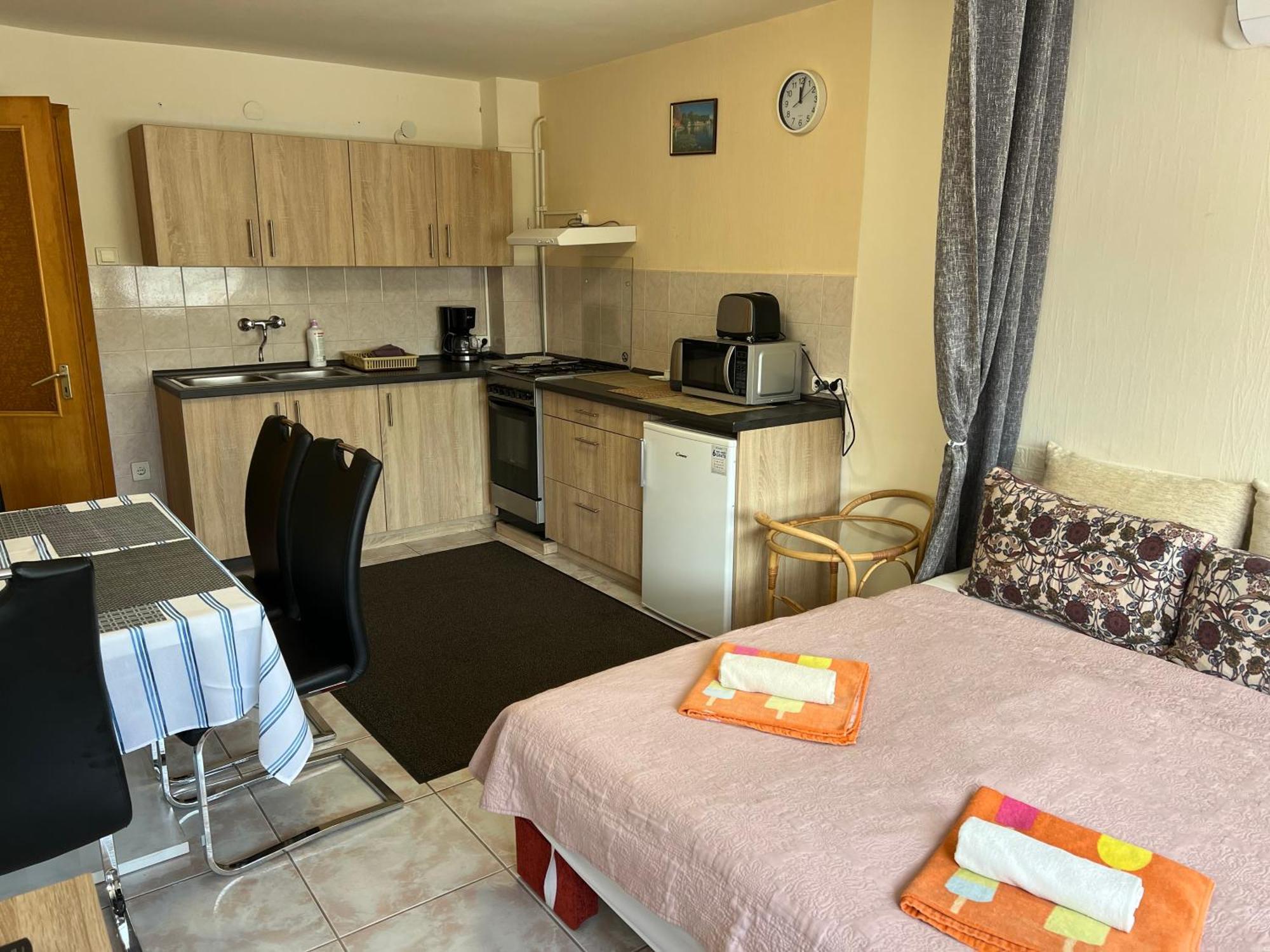 Respect Apartament Heviz Bagian luar foto
