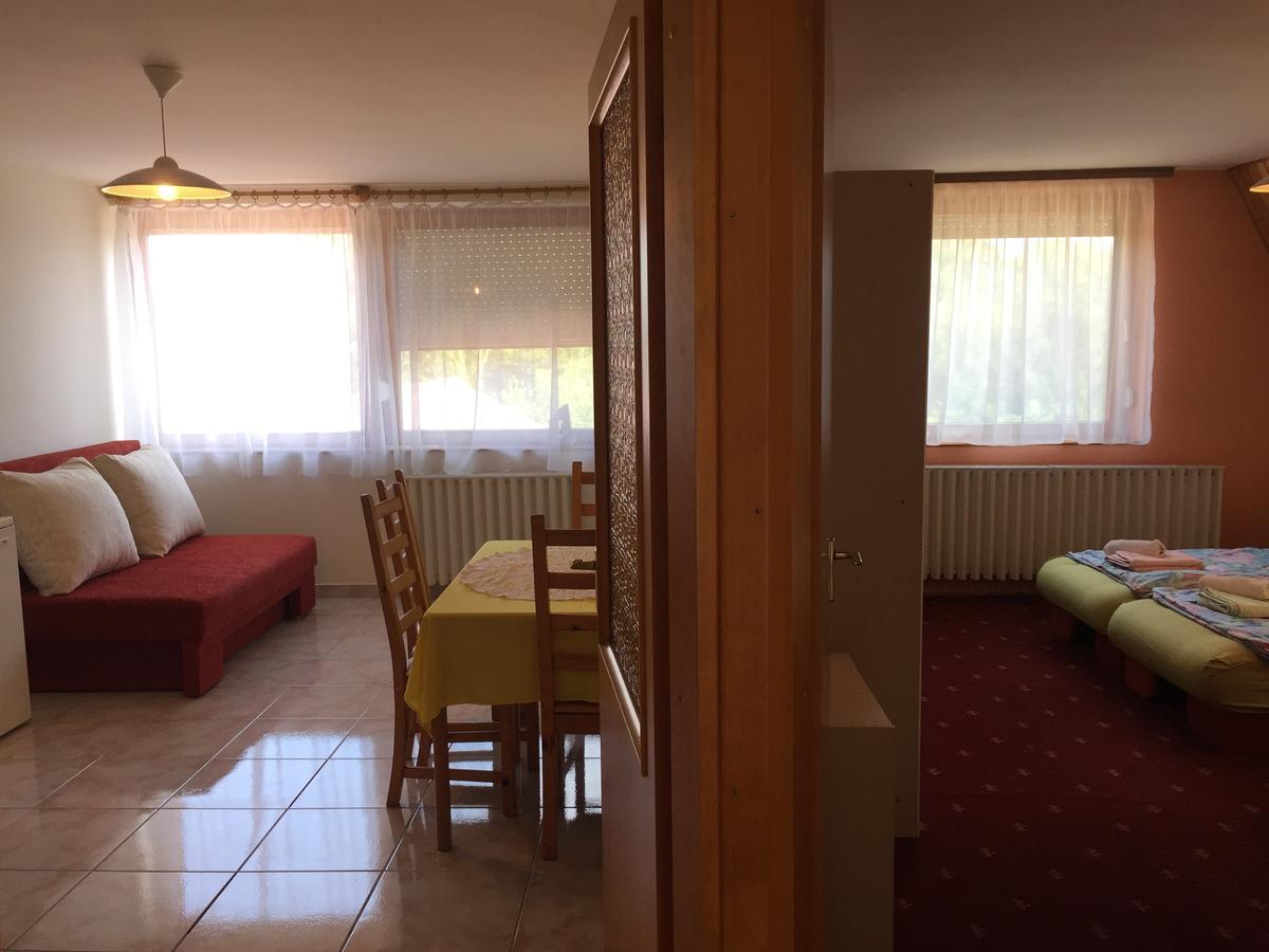 Respect Apartament Heviz Bagian luar foto