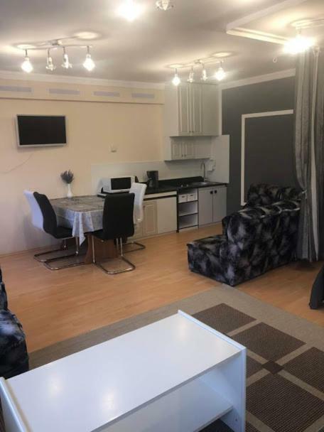 Respect Apartament Heviz Bagian luar foto